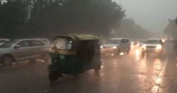 Fresh spell of rain lashes parts of Delhi, brings relief from warm weather